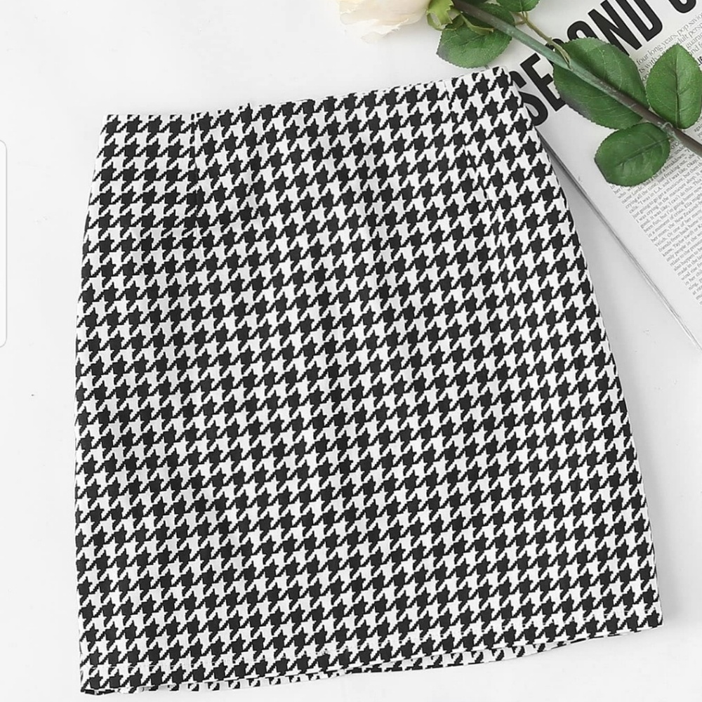 Houndstooth Zip Up Back Skirt